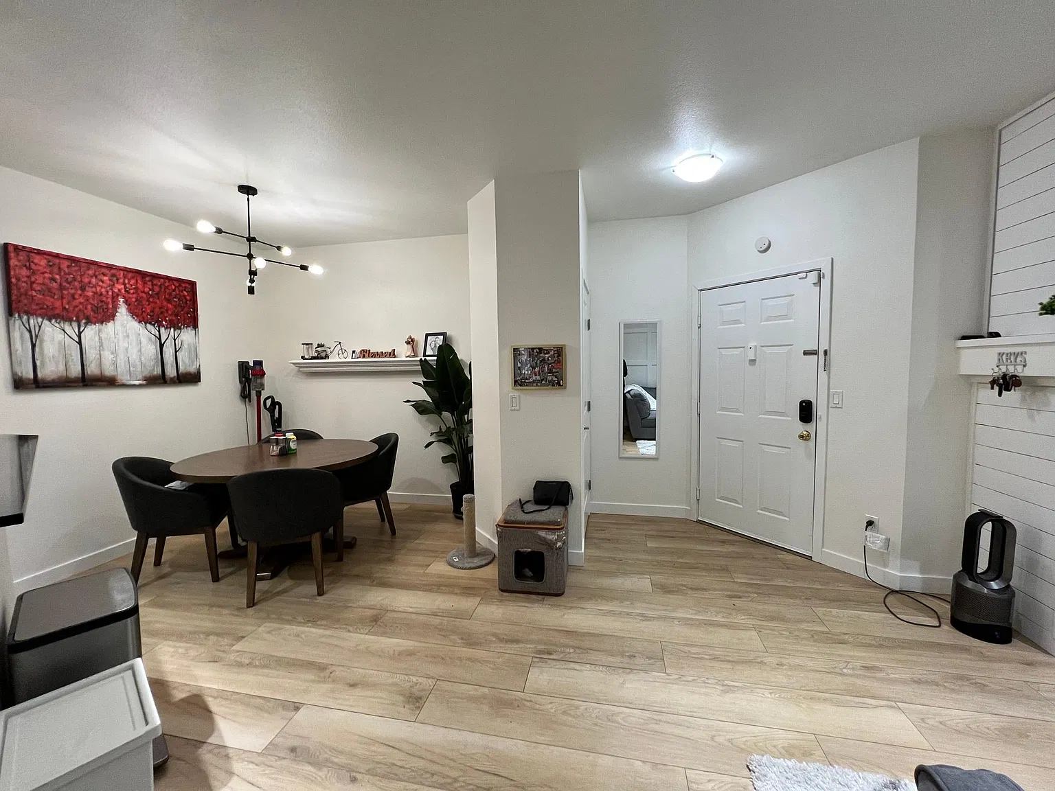 3 bed, 1199 sqft, $2,995 — Photo 3