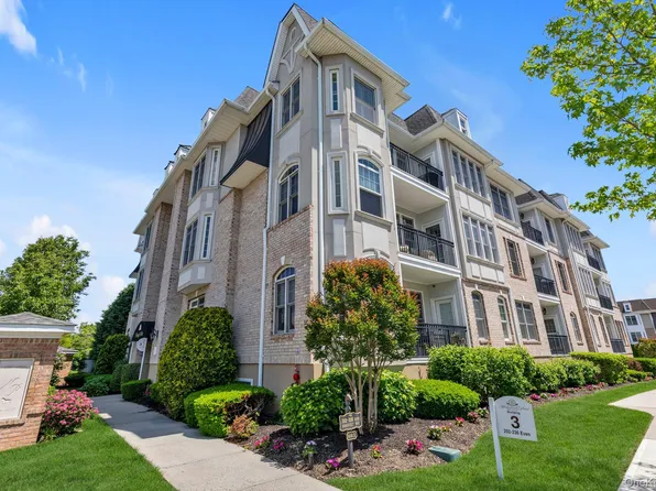 236 Roosevelt Way #3306, Westbury, NY 11590