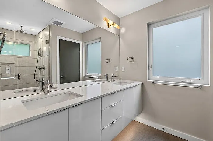 7325 Bainbridge Pl SW — Photo 3