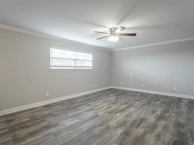 8214 Holly Crest Dr — Photo 14