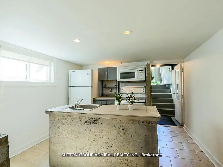 70 Carlaw Ave #BASEMENT — Photo 8