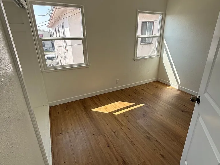 10705 S Figueroa St #7 — Photo 10