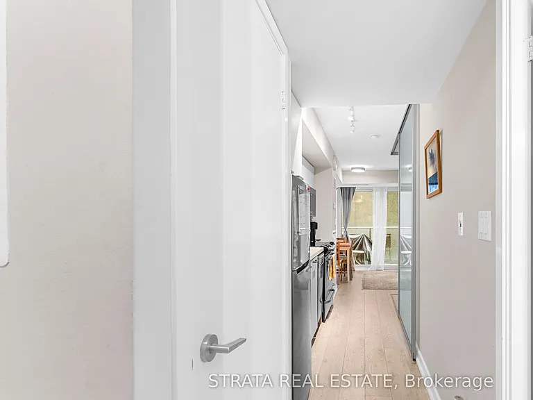126 Simcoe St #402 — Photo 3