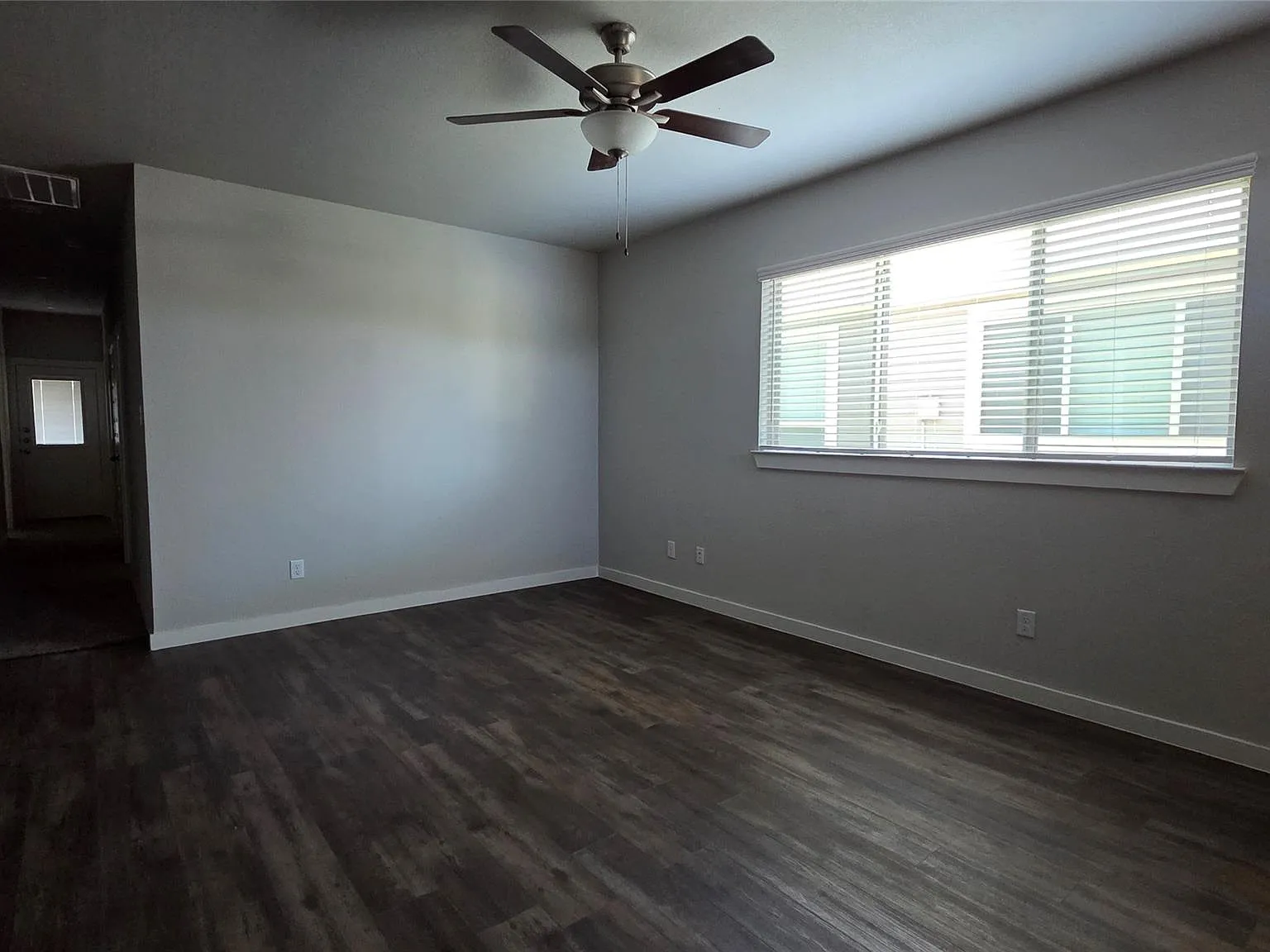 3 bed, 2.0 bath, 1356 sqft, $1,725 — Photo 4