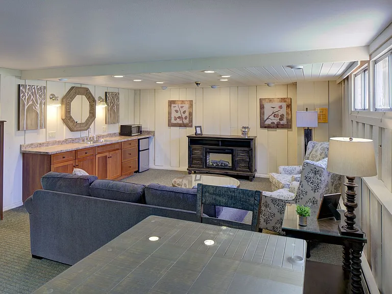 Midvale Heights Apartments — Photo 9