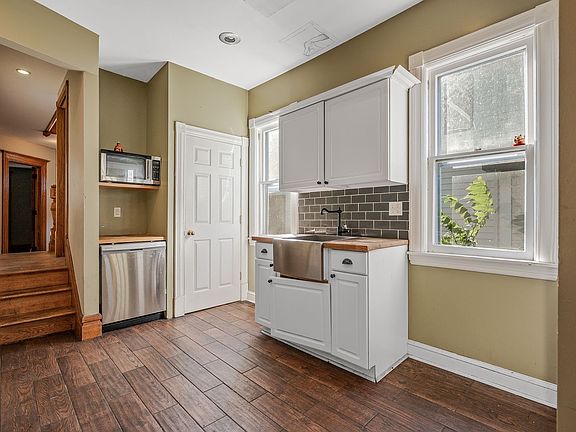 3rd image of 1109 7th St SE #1