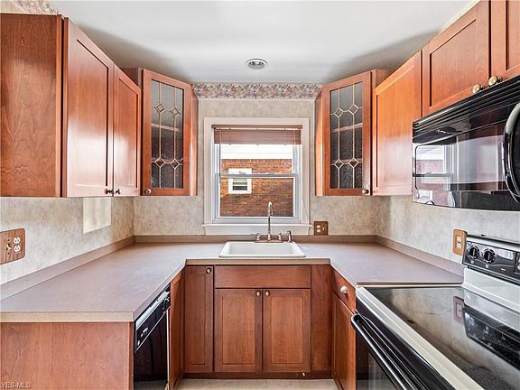 3rd image of 2324 Shaw Ave