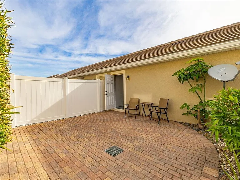 7435 Ripplepointe Way — Photo 43