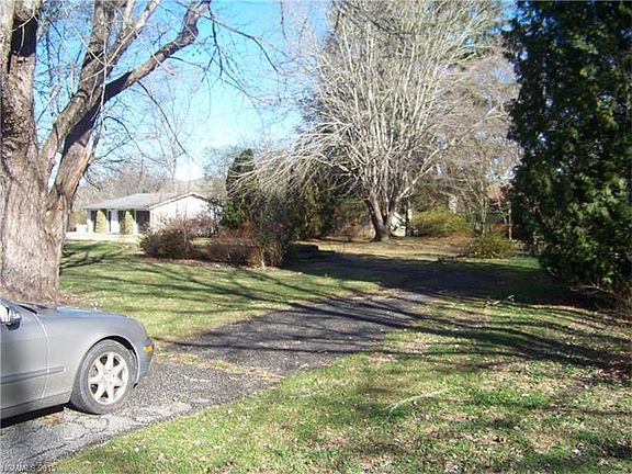 3rd image of 221 Pisgah Dr