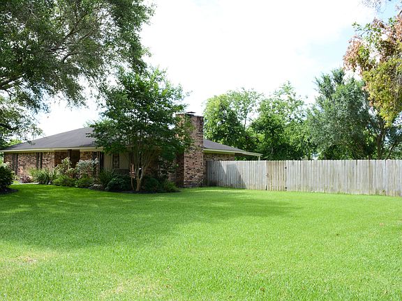2nd image of 3908 Holly Glen Dr