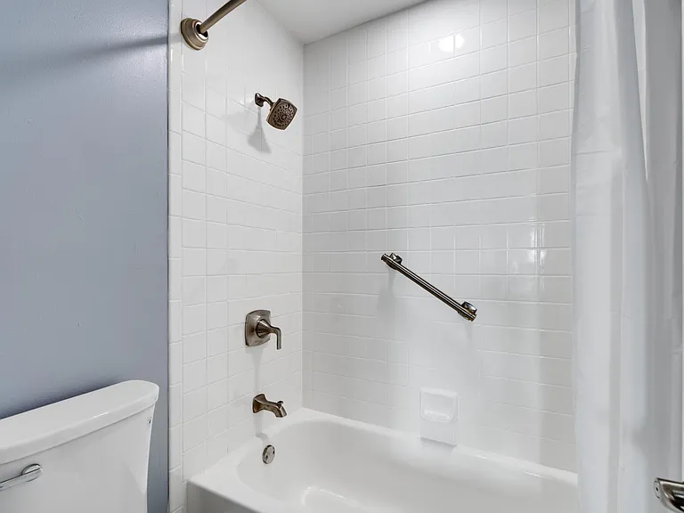 3372 NE 5th Dr — Photo 11