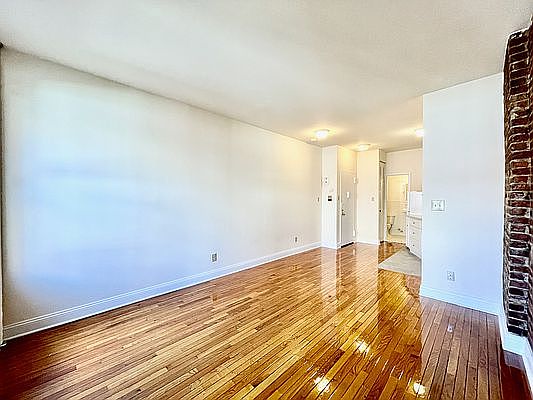 4th image of 245 E 77th St APT 5RW