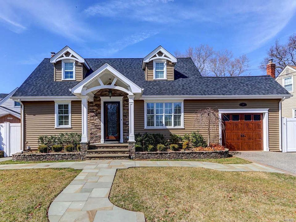 1st image of 105 E Zoranne Dr