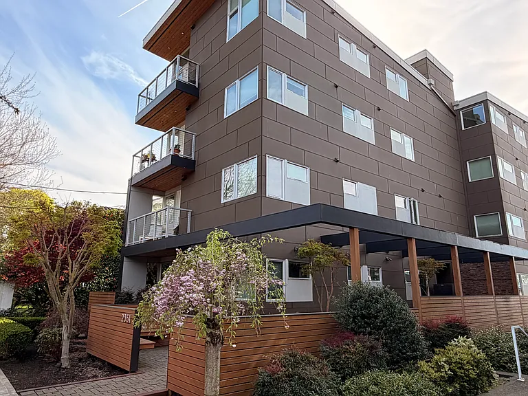 2351 Franklin Ave E #202 — Photo 27