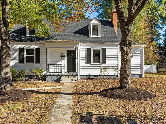 2nd image of 1213 Acorn Ln