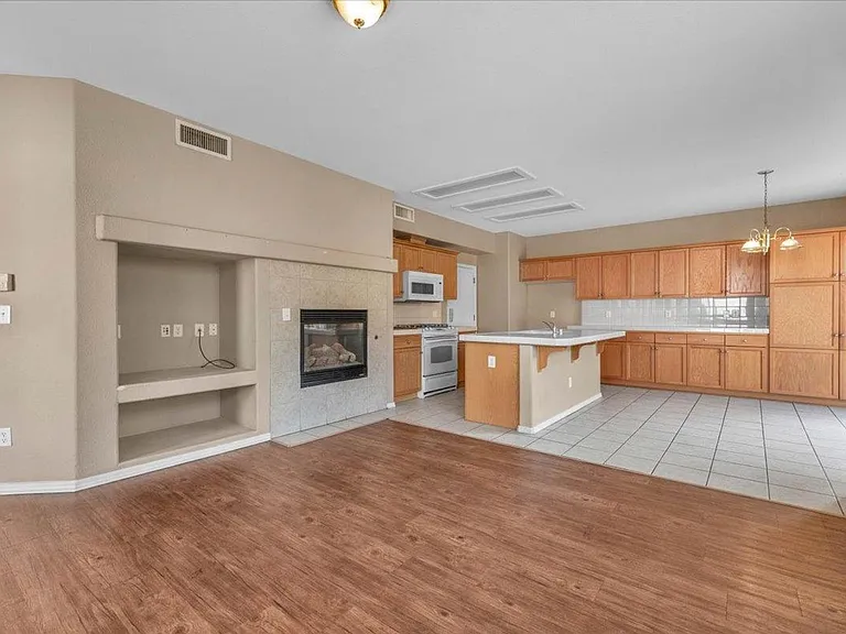 1709 Glen Dunbar Ln — Photo 9