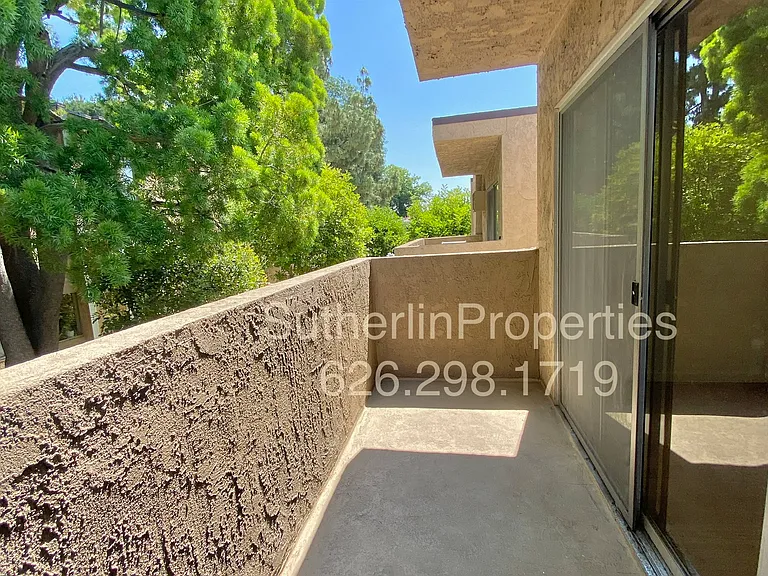 1425 E Orange Grove — Photo 22