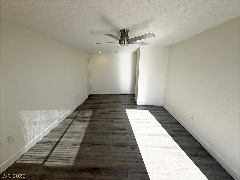 2030 Sunrise Ave #10 — Photo 6