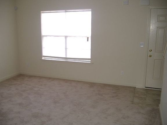 4th image of 10431 Redmond Dr