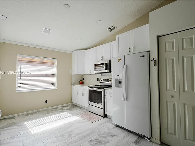 7577 Caprio Dr — Photo 10