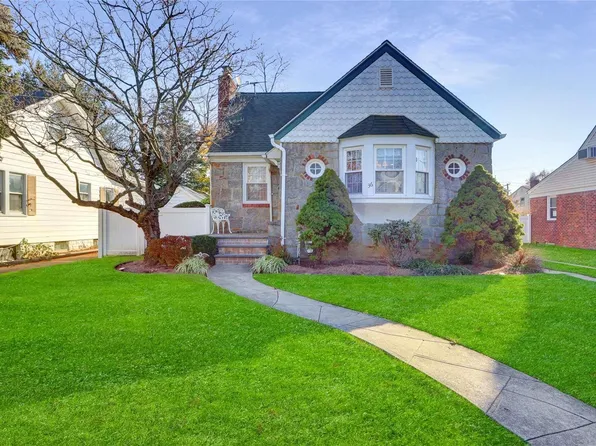 36 Wagg Avenue, Malverne, NY 11565