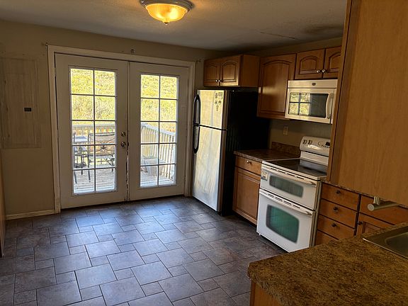 2nd image of 469 W 4th St