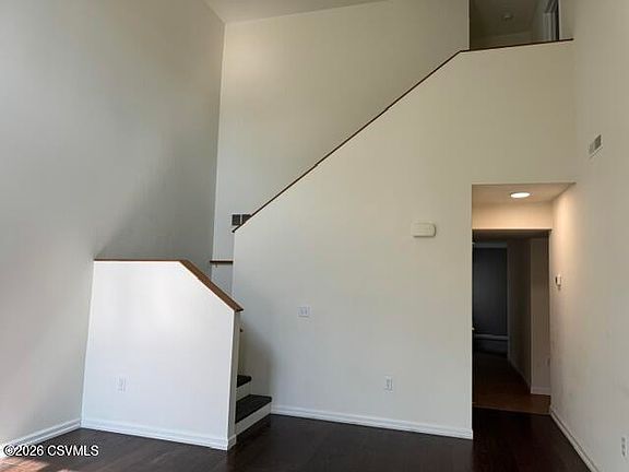 3rd image of 630 Shriner Ave