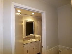 5th image of 3200 Dartmouth Dr