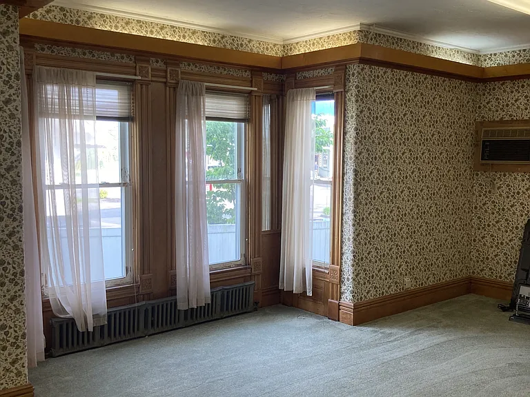 881 Main St #1 — Photo 2