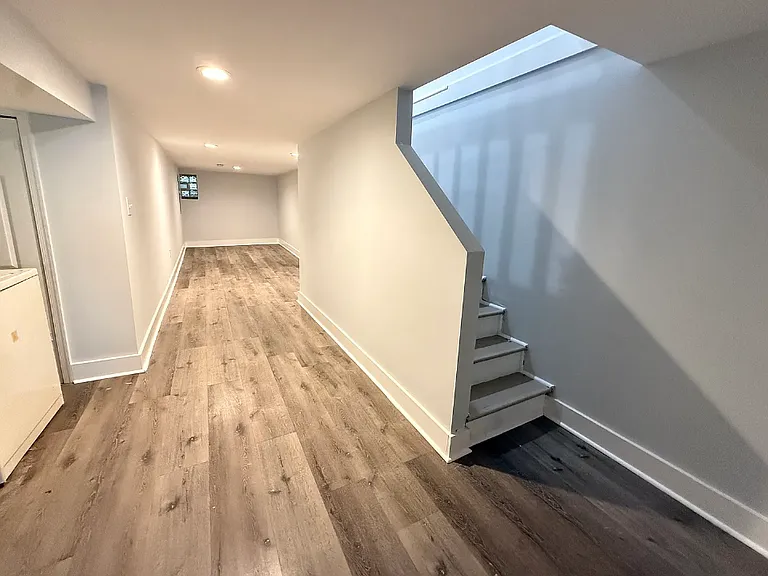 5515 Catharine St — Photo 13