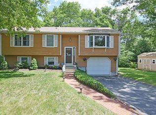 5 Deer Run Dr, Coventry, RI 02816