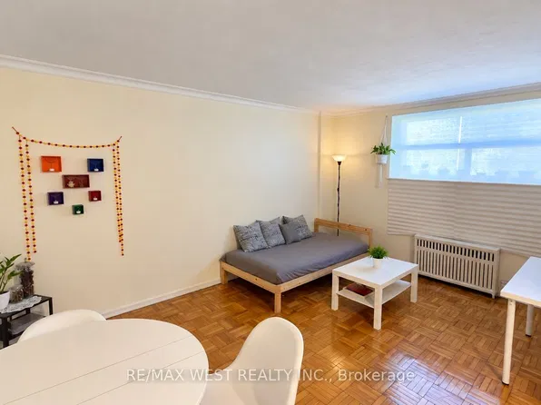 10 Crown Hill Pl #29, Toronto, ON M8Y 4C6