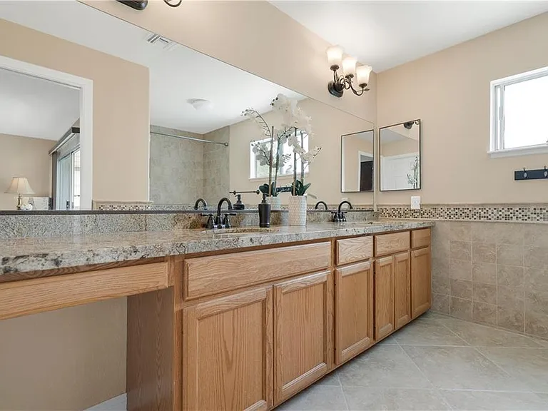 10112 Banyan St — Photo 21