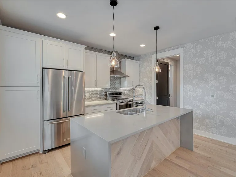 2204 Holly St #2 — Photo 6
