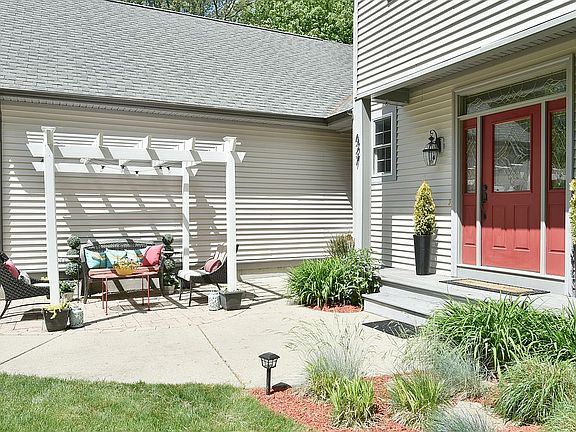 2nd image of 427 Glen Hill Dr