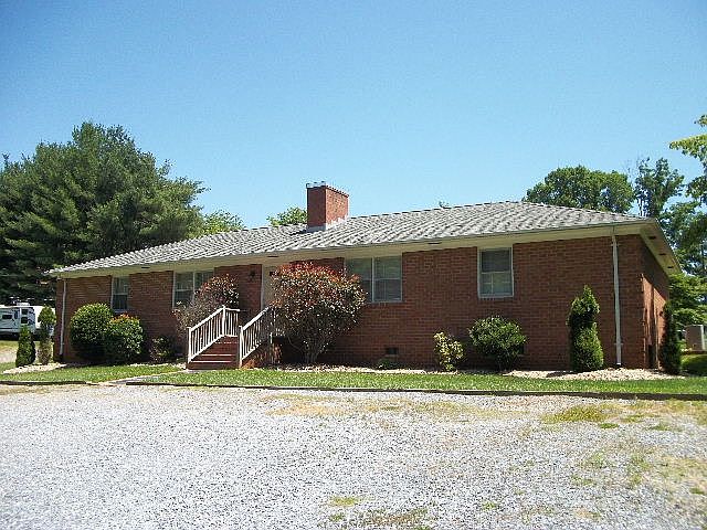 1st image of 27 Wendover Sq #B