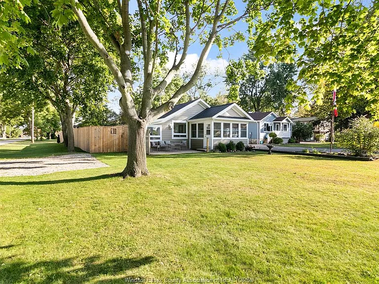 864 Lawrence Dr — Photo 3