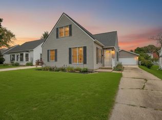 8164 W Dixon St, Milwaukee, WI 53214
