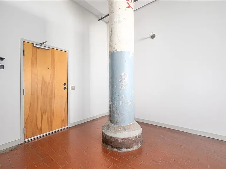 881 Memorial Dr SE #206 — Photo 2