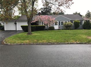 50 Rancocos Dr, Warwick, RI 02888