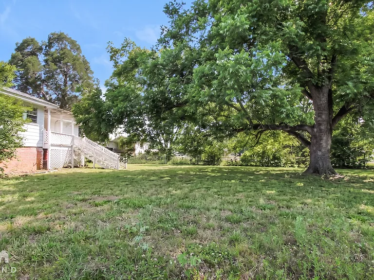 1222 Eastern Valley Rd — Photo 25