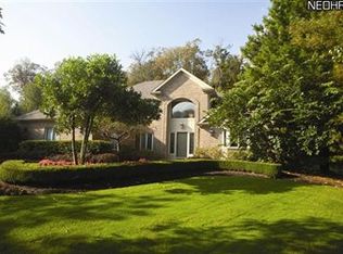 800 Village Trl, Gates Mills, OH 44040