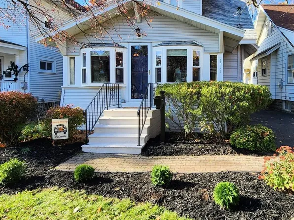 1091 Van Antwerp Road, Niskayuna, NY 12309