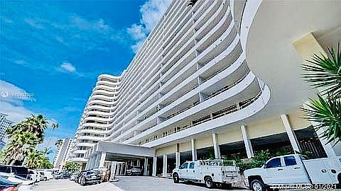 4th image of 5555 Collins Ave APT 7P