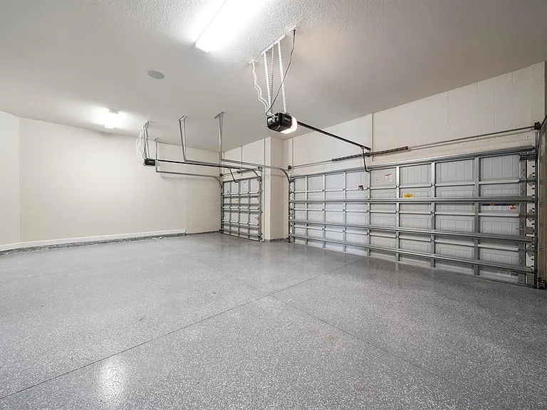 818 SE Courances Dr — Photo 9