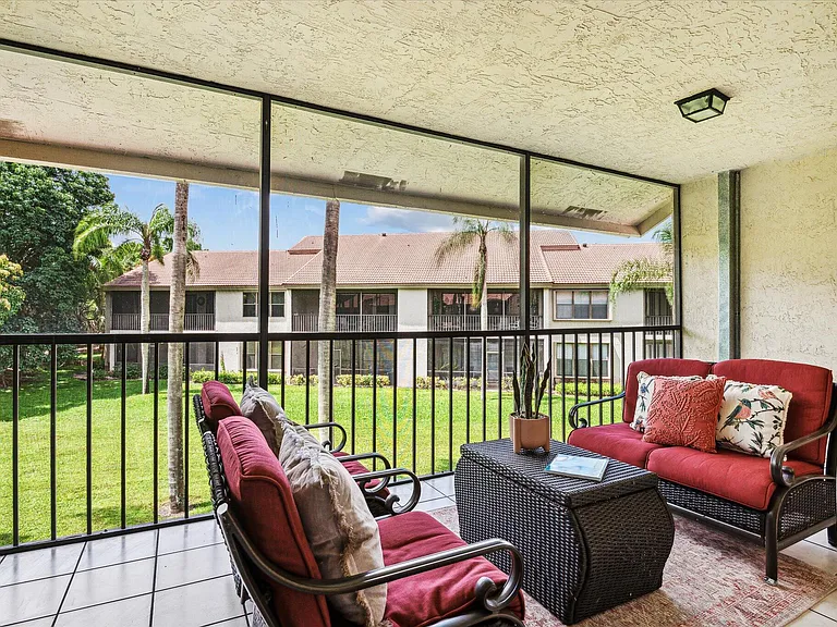 5750 Coach House Cir #G — Photo 15