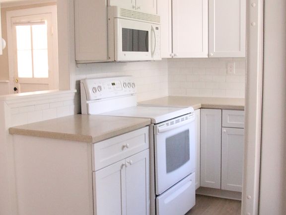 3rd image of 235 Salt Springs St