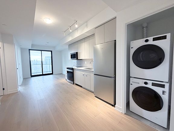 2nd image of 2075 Lakeshore Rd