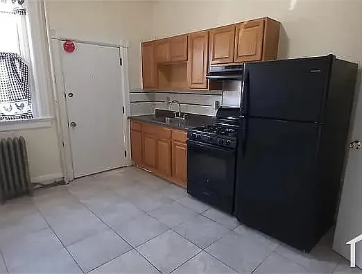 3 bed, 952 sqft, $3,400 — Photo 2