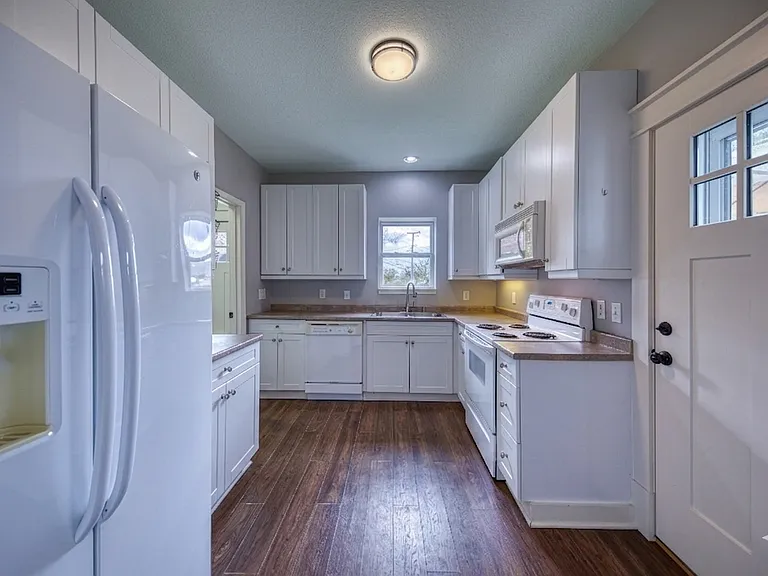 141 Northwestern Ave — Photo 5